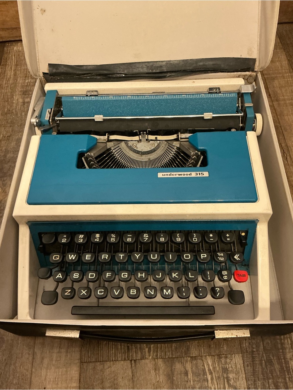 Vintage Underwood 315 Turquoise Typewriter Working With Case